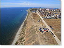 Вид на Анапский пара-старт и берег в северном направлении (август 2020).
