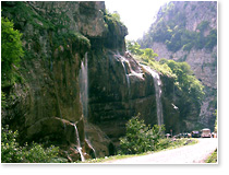 Чегемские водопады летом (август 2005).