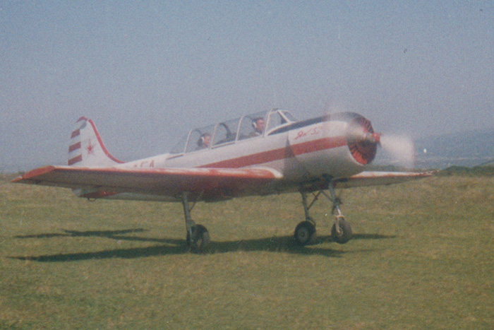 Самолет Як-52