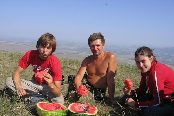 На вершине горы арбуз особенно вкусен.