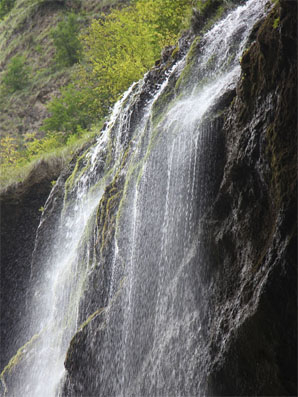 Чегемские водопады — вечная тема.
