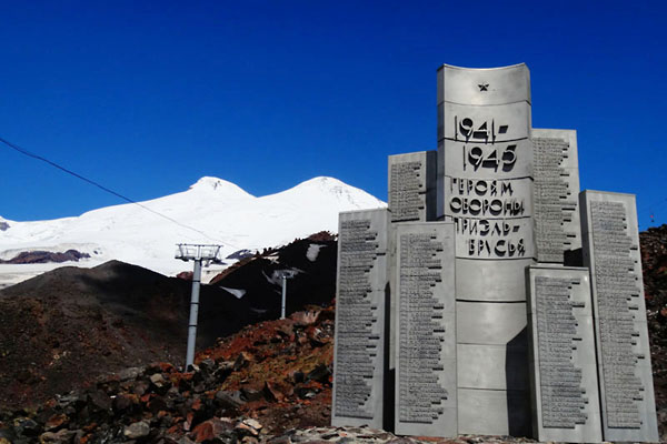 Эльбрус — это не только туристы-альпинисты. Помним, что здесь воевали.
