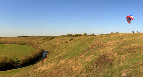 Панорамный вид горки под юго-восточный ветер у заброшенной деревни Горка.