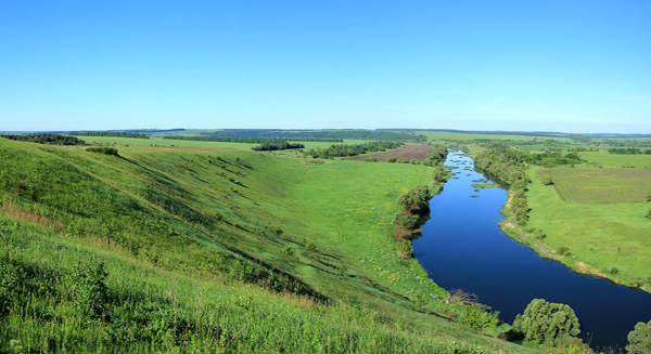 Вид с основного Вяжеского склона. Небо
бирюза, вода в Зуше зеркало.