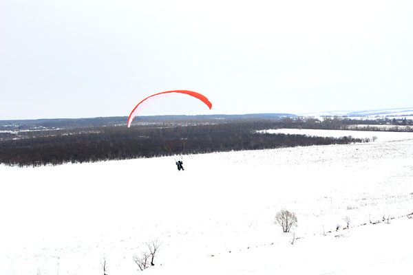 Он же в воздухе.