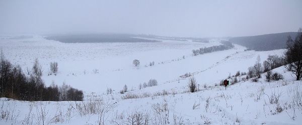 Вид с северо-восточного Новосильского старта на долину под ним.
