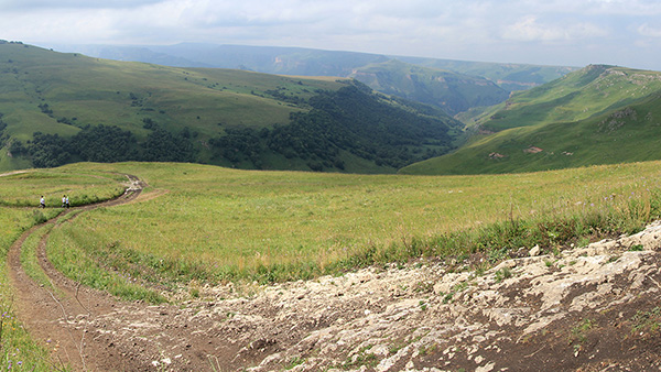 Гришкина балка. Водопады внизу. До них примерно 250 м по вертикали.